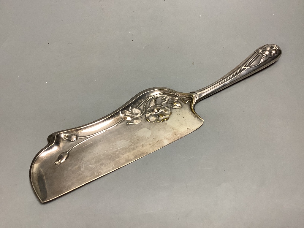 A Tudric planished pewter Golf Club Championship bowl, an unmarked Tudric dish and an Art Nouveau crumb scoop